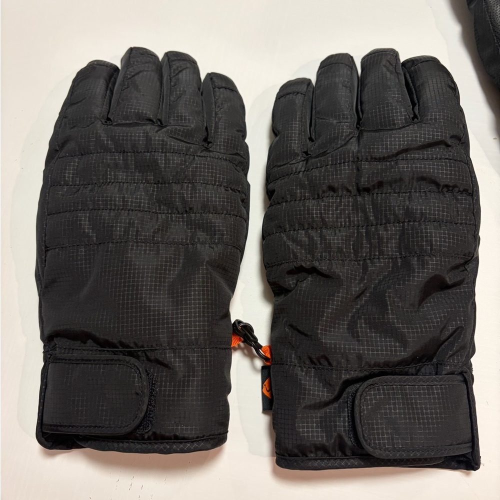 Black Insulated Winter Gloves